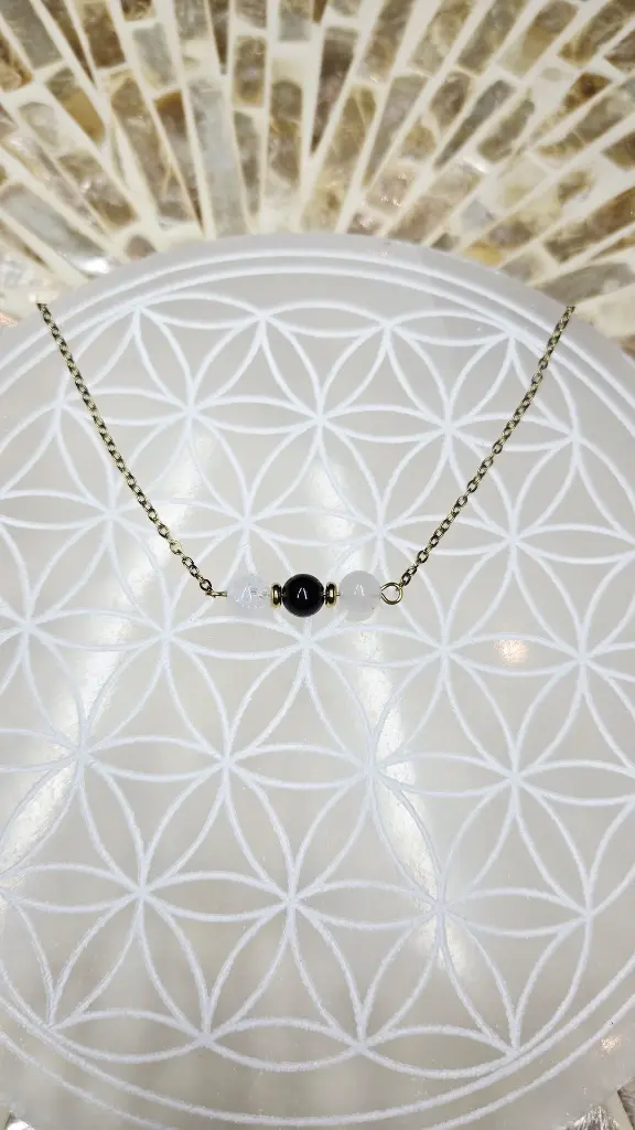 COLLIER TERELIA DORE CRISTAL DE ROCHE TOURMALINE ONYX CRISTAL DE ROCHE CRAQUELEE A 02.webp