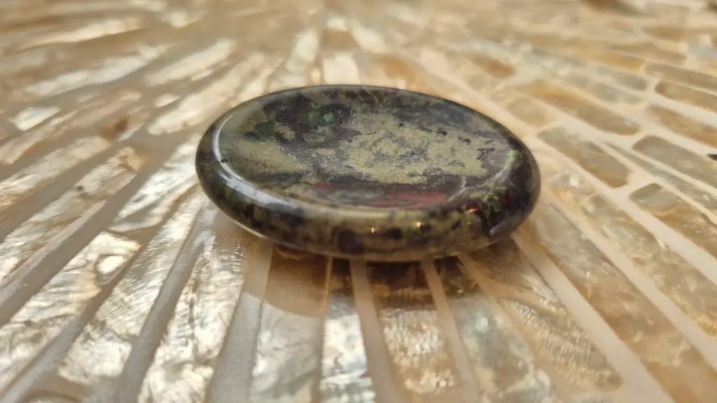 GALET ANTI STRESS 45 À 50MM JASPE SANG DE DRAGON 