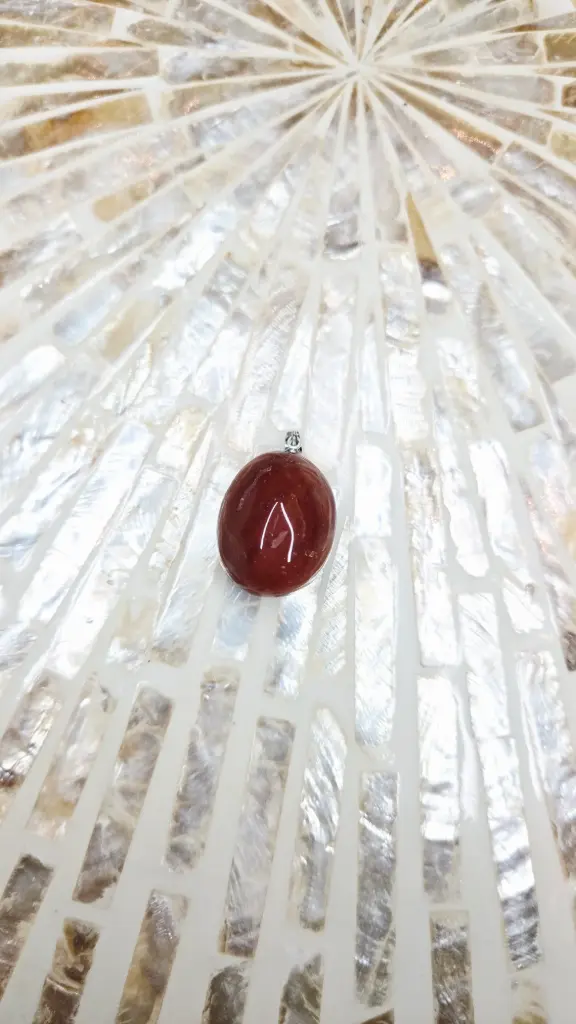 PENDENTIF PIERRE ROULÉE CORNALINE