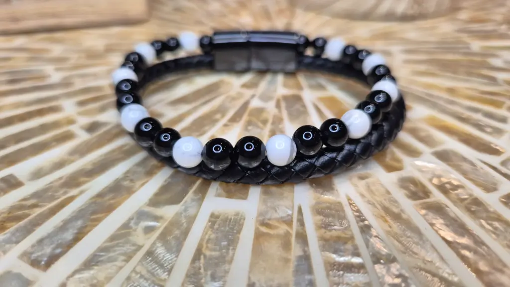 BRACELET HOMME ASKA CUIR NOIR HOWLITE ET ONYX A